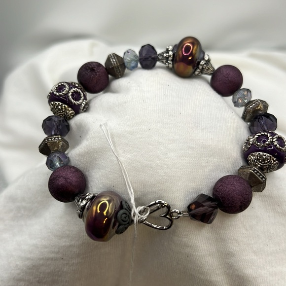 Handmade Bead Bracelet Heart and Bar clasp - 8” - Picture 2 of 2